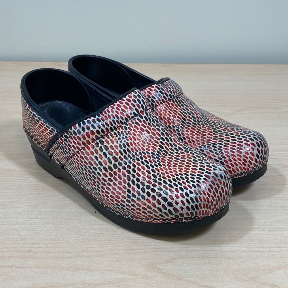 Colorful Snakeskin Pattern Clogs